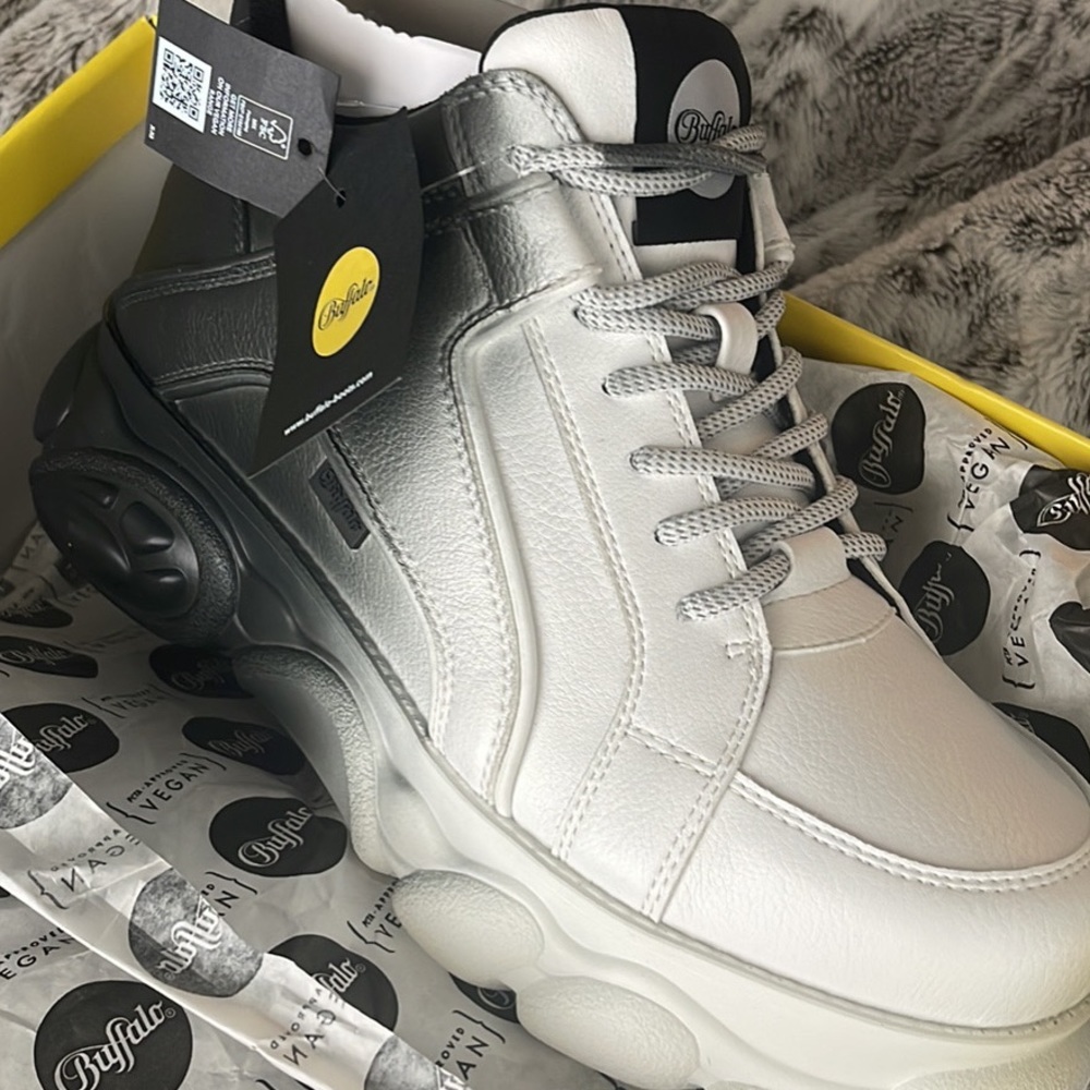 Buffalo Womens Vegan Chunky Two-Tone Sneakers